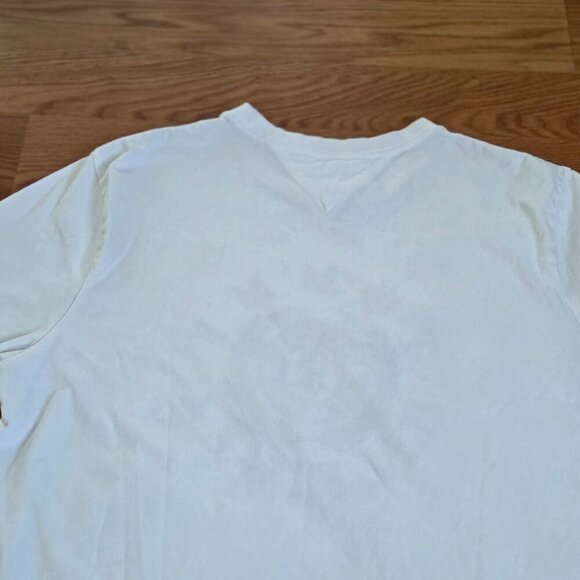 Men's Tommy Hilfiger Size Large Gold Embroidered Established Logo Crest T-Shirt - Picture 10 of 12